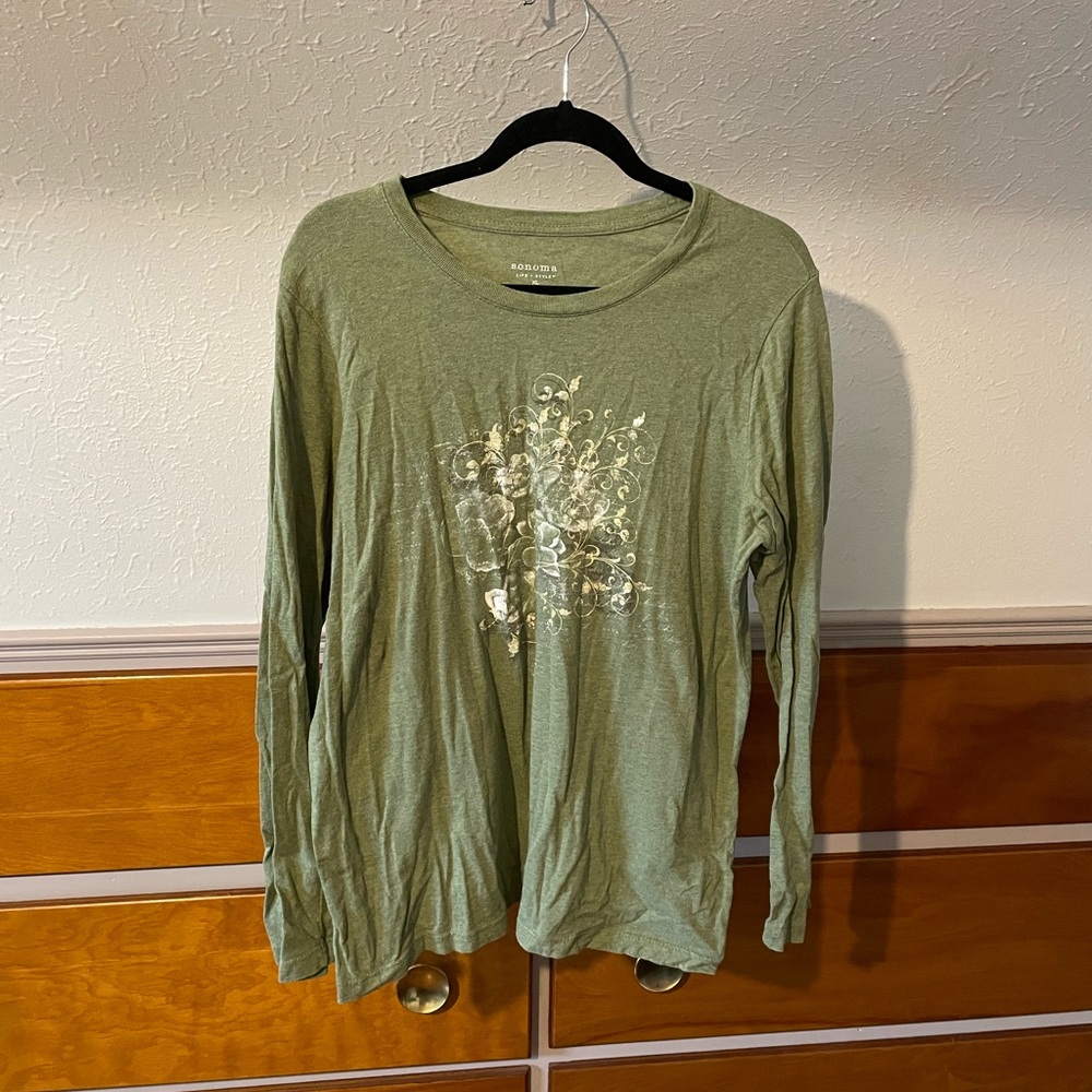 Green long sleeve tee